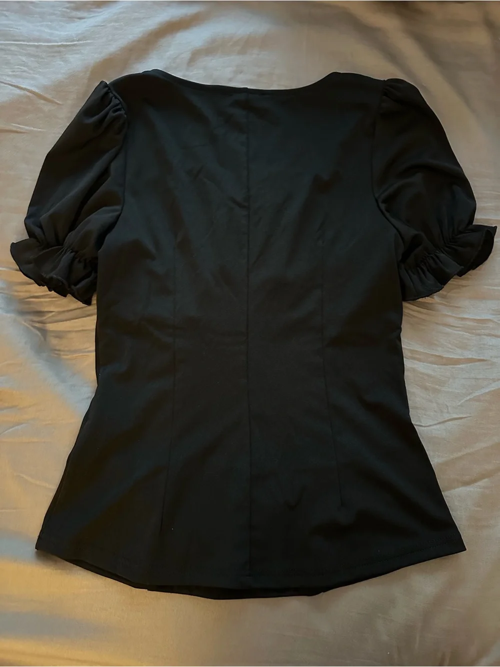 Black puff sleeve Renaissance-style top - Picture 2 of 6